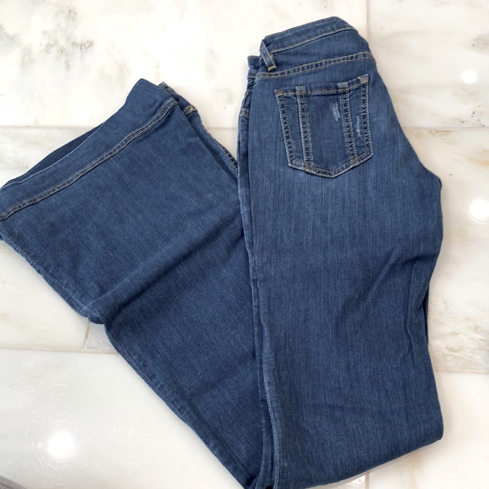 Alice & Olivia size 24. Very white flared bell bottom beautiful condition.